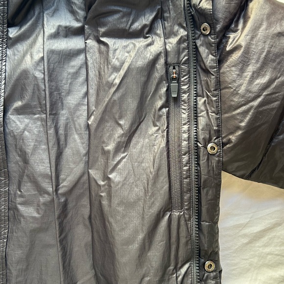Patagonia Men’s Puffer Down Jacket - Picture 5 of 16
